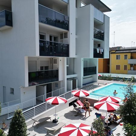 Nuovo Condominio Con Piscina E Garage Bibione Exterior foto