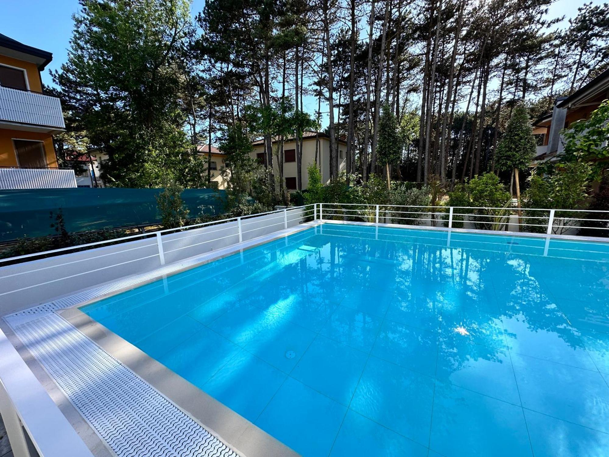 Nuovo Condominio Con Piscina E Garage Bibione Exterior foto